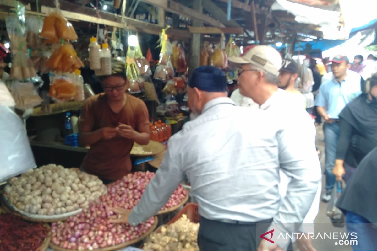 Tim Satgas Pangan Singkawang pantau harga di pasar tradisional