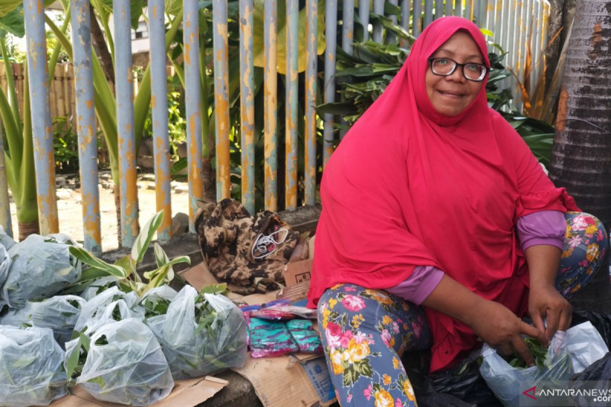 Penjual bunga tabur banjir untung jelang Ramadhan