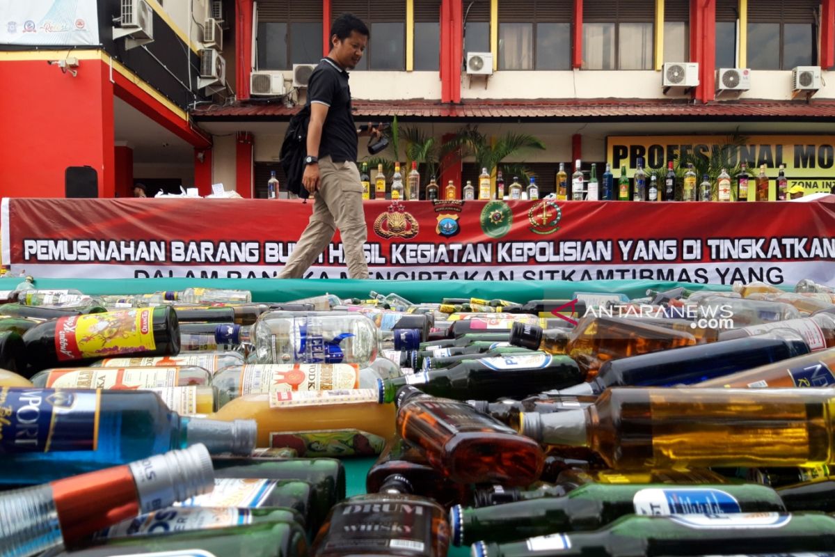 Polresta Barelang musnahkan ribuan minuman beralkohol sambut Ramadhan