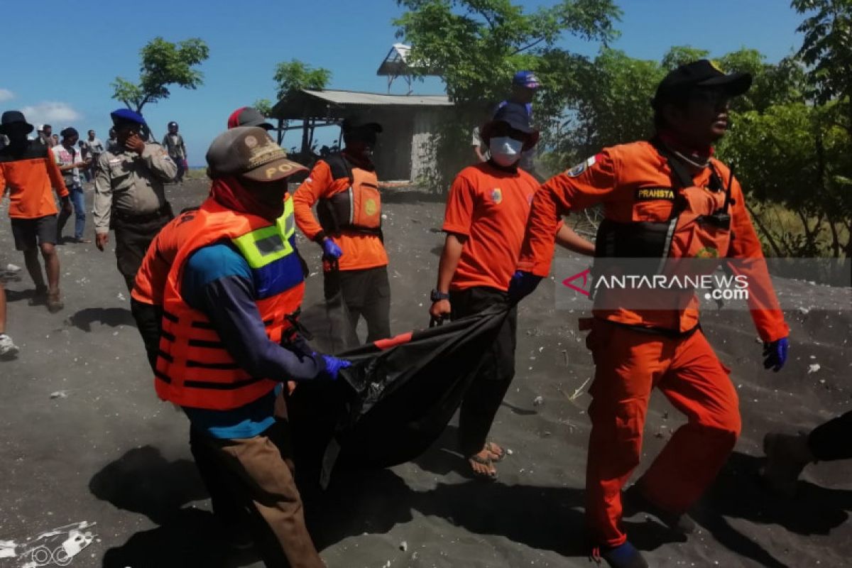 Tim SAR gabungan temukan jenazah santri tenggelam di Pantai Pancer Jember