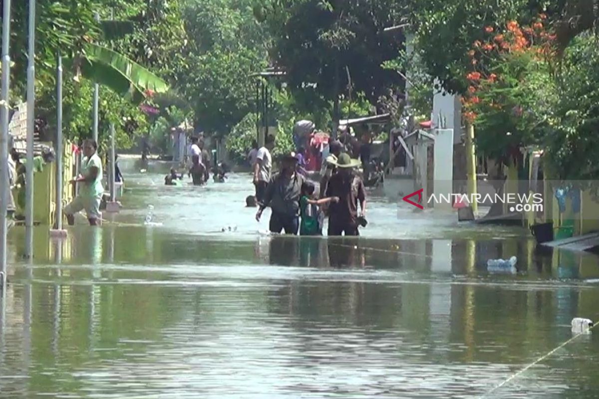 DPRD anggap Pemkab Gresik kurang serius atasi banjir Kali Lamong