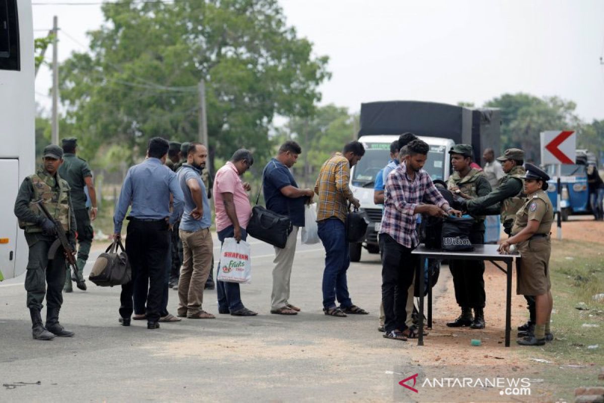 Sri Lanka berlakukan jam malam setelah serangan pada sejumlah masjid