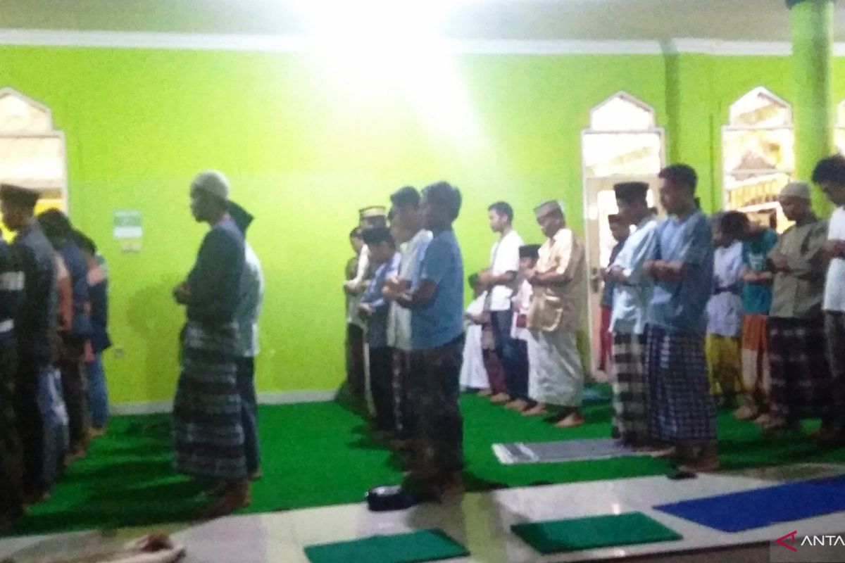 Masjid di Biak dipenuhi jamaah shalat tarawih pertama