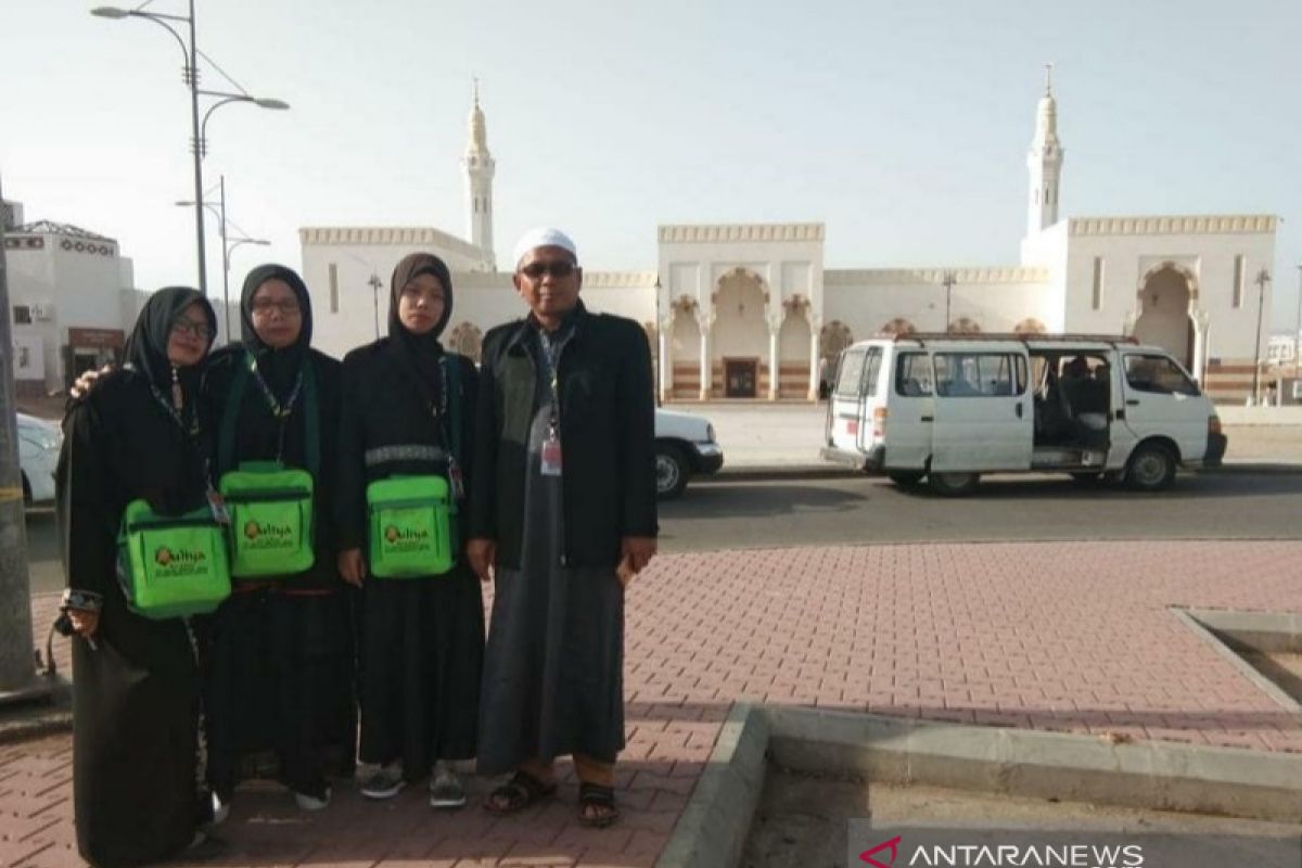 Empat pemenang MTQ di Tanjungbalai berangkat umroh