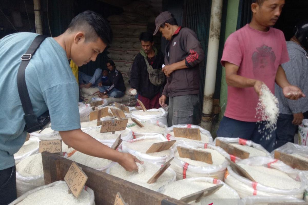 Harga beras di Cipinang terpantau stabil