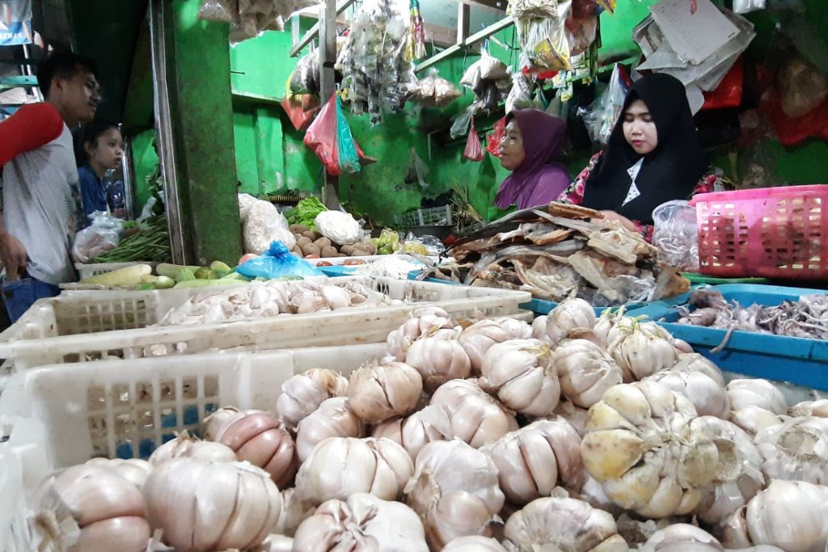 Harga kebutuhan pokok di Pasar Cikini cenderung turun awal Ramadhan