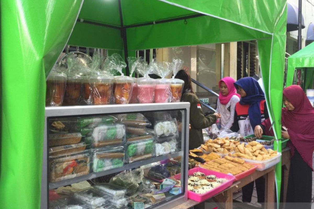 Dinkes Bangka Barat periksa takjil bazar Ramadhan