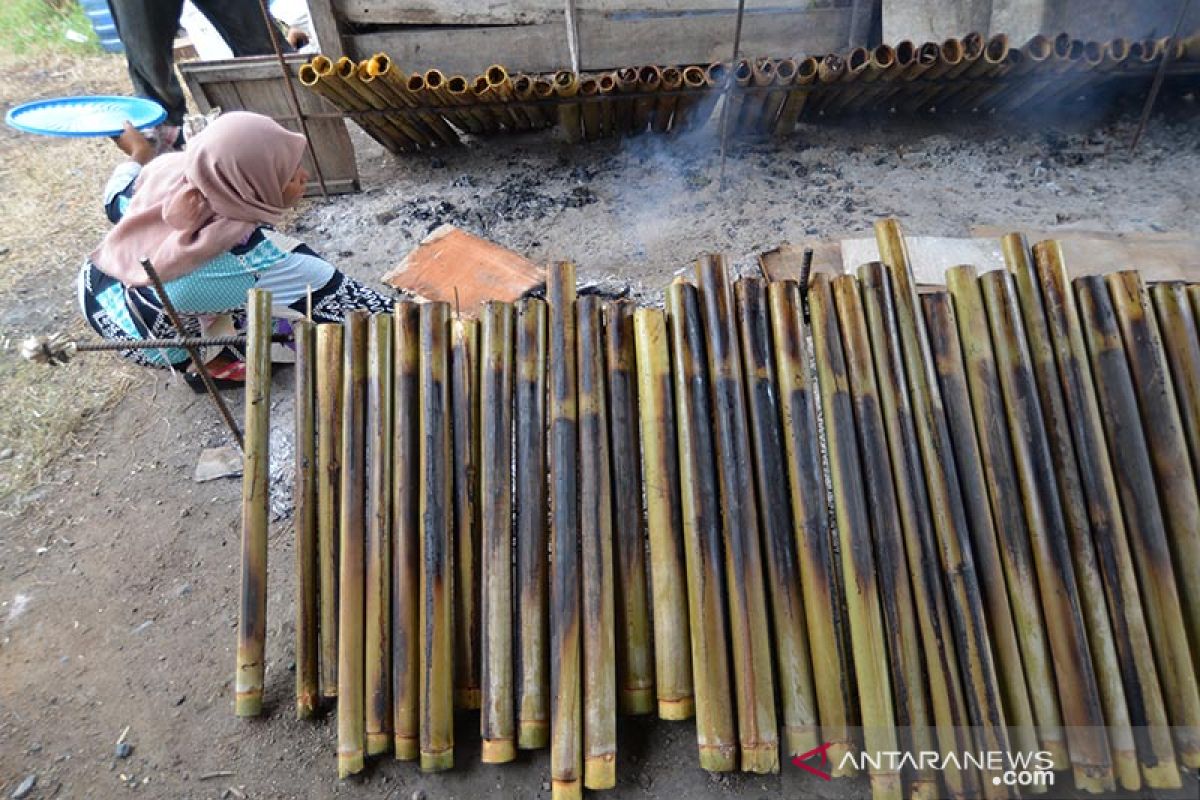 Lemang bambu khas Aceh