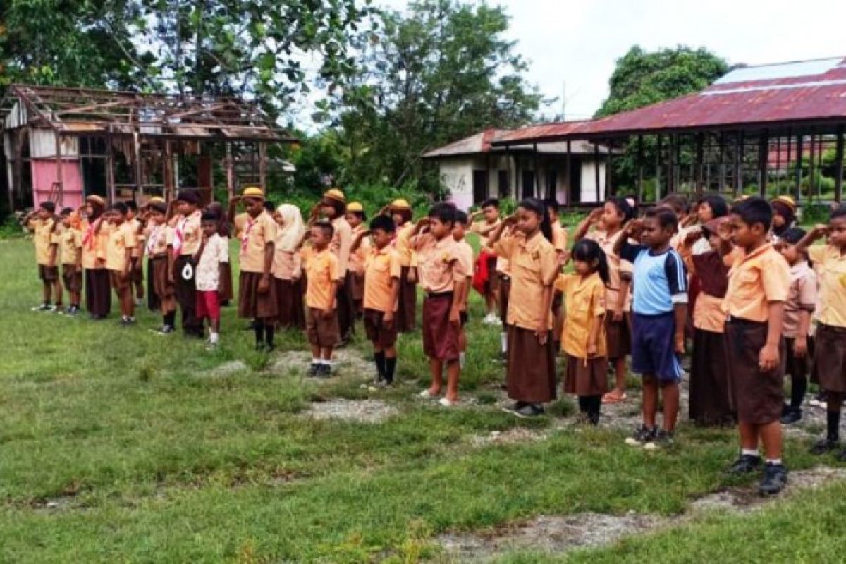 Sekolah di perbatasan defisit siswa, anak-anak lebih memilih sekolah ke Malaysia