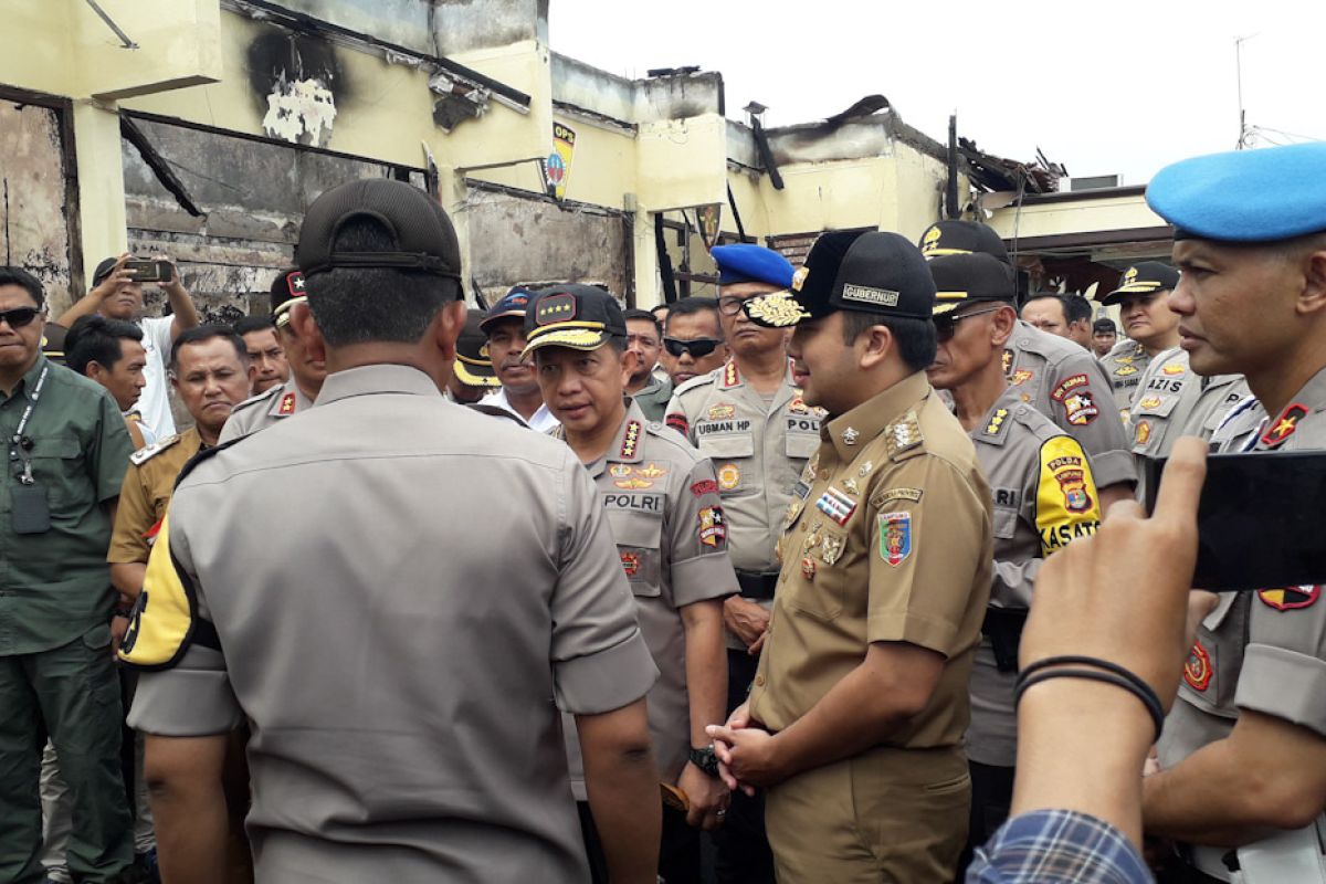 Kapolri Tito tinjau Mapolres Lampung Selatan yang terbakar