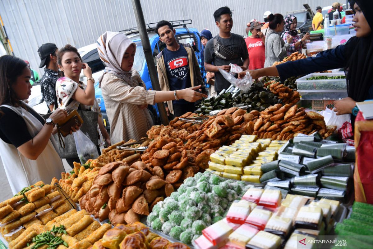 Berburu takjil buka puasa pertama di Banda Aceh