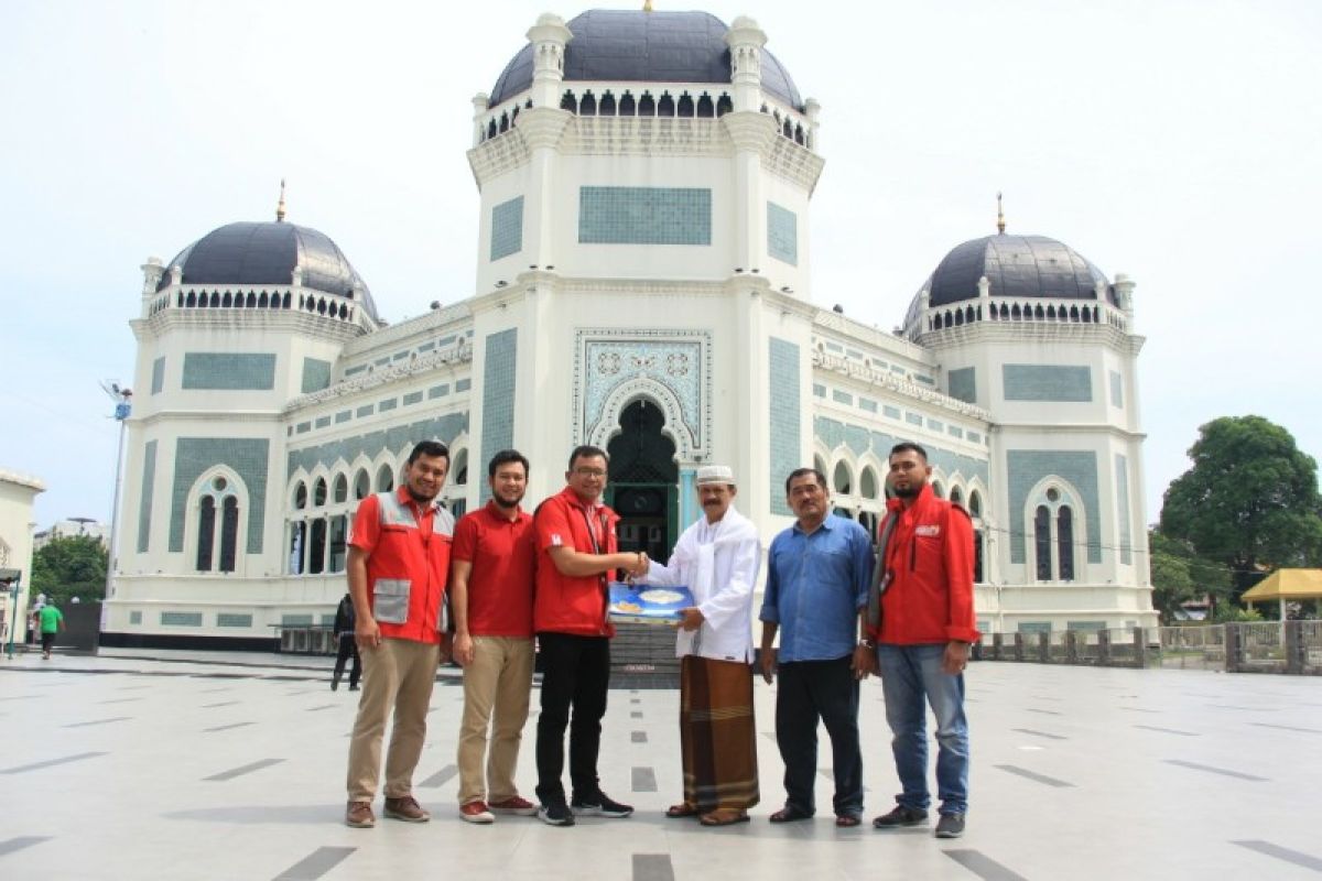 Telkomsel bantu 4 ton kurma ke masjid di Medan dan Aceh