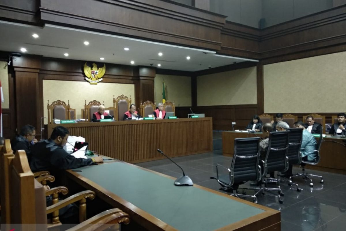 Tiga anggota DPRD Sumatera Utara dituntut 5  tahun penjara