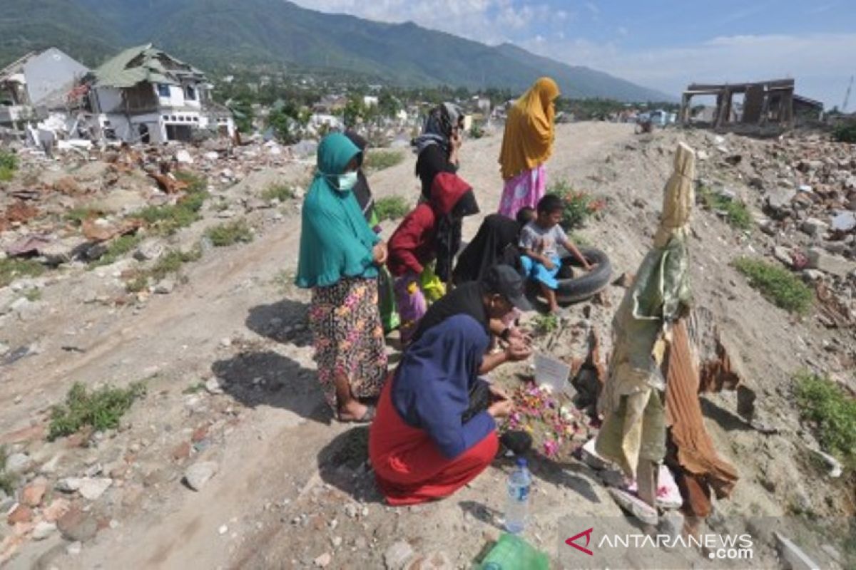 Pemakaman massal korban bencana Palu ramai diziarahi jelang Ramadhan