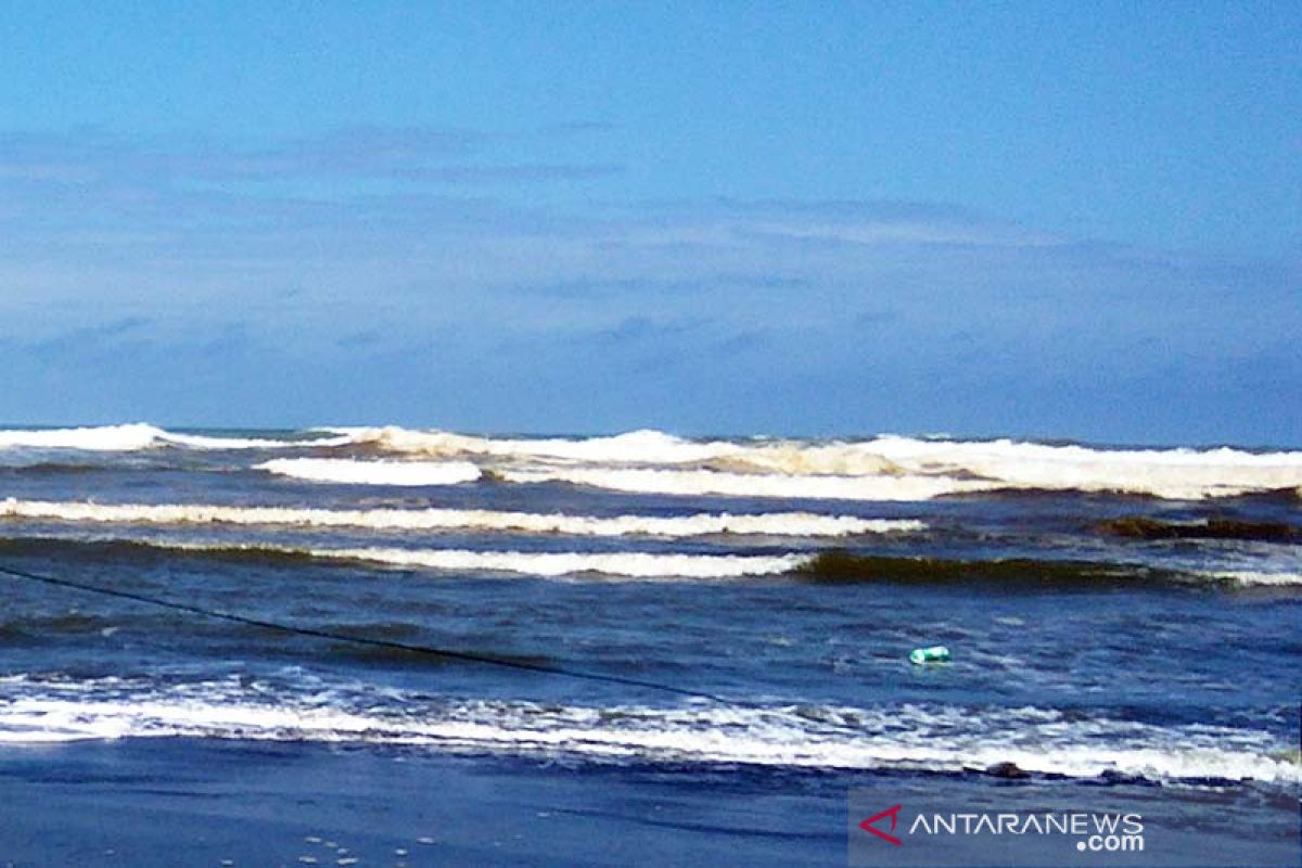 Awas, tinggi gelombang Samudra Hindia selatan Jateng capai 6 meter