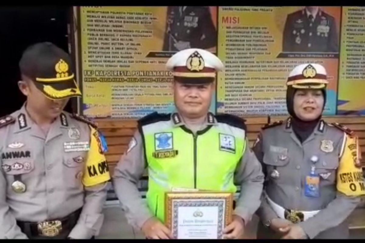 Seorang polisi heroik dapat penghargaan Kapolresta Pontianak