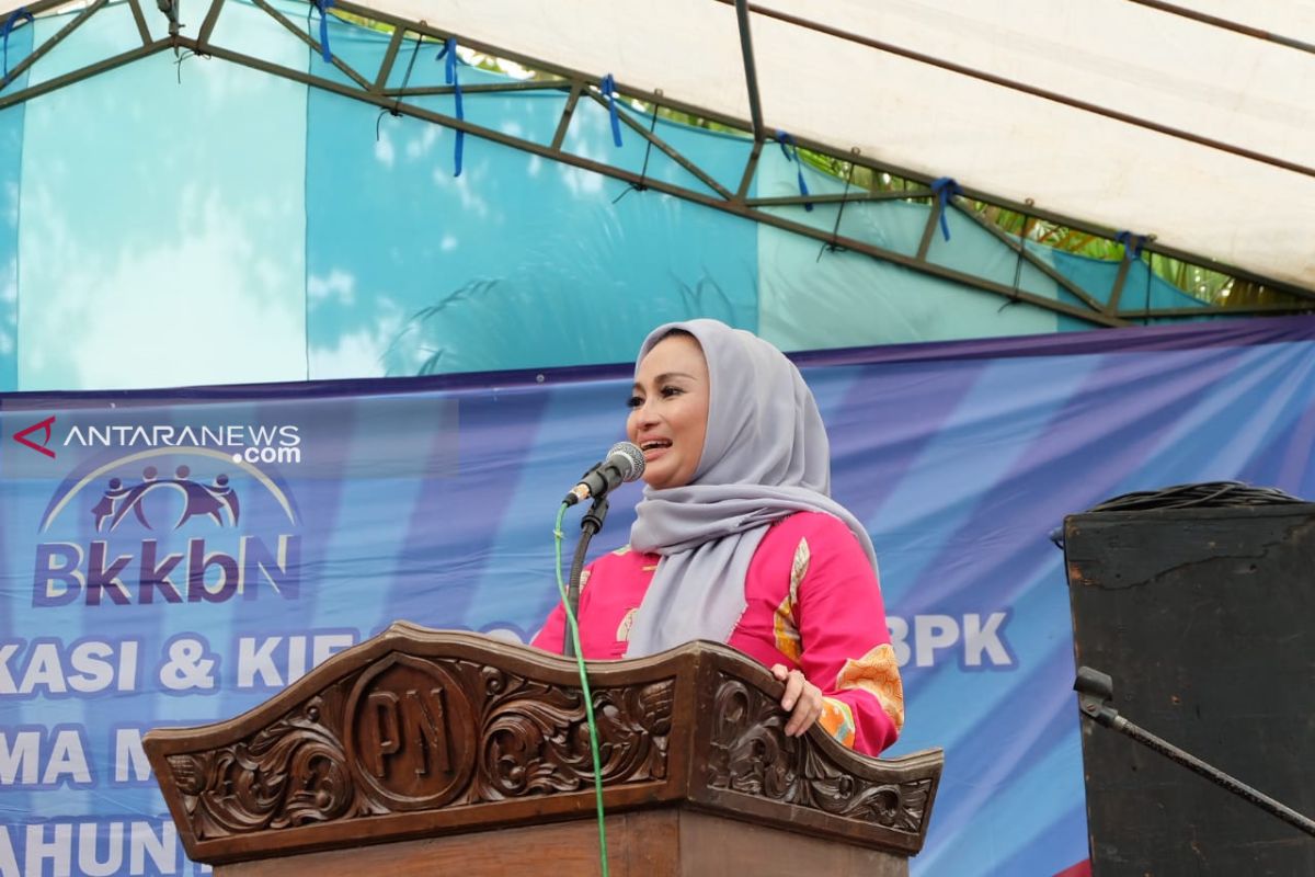 Caleg DPR RI Lucy Kurniasari pertanyakan hasil survei SCG