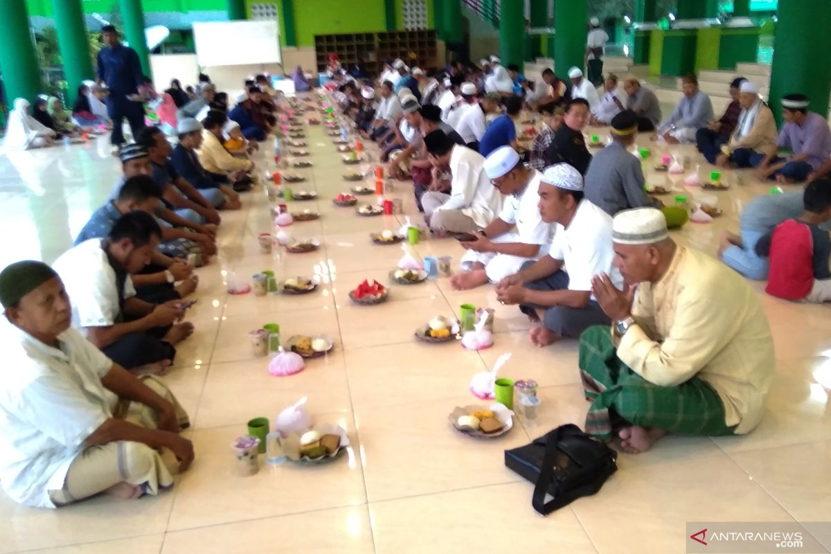 26 masjid di Biak Numfor sediakan takjil buka puasa gratis