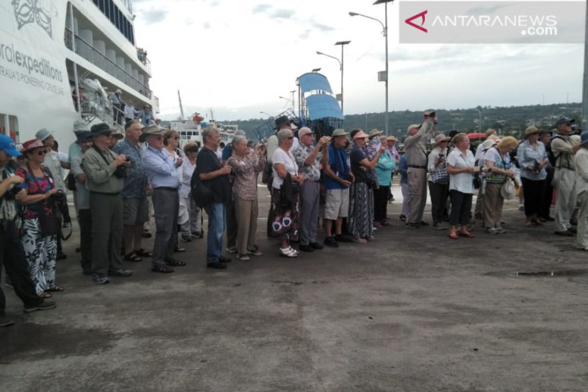 Dengan kapal pesiar, 106 qisman kunjungi Baubau