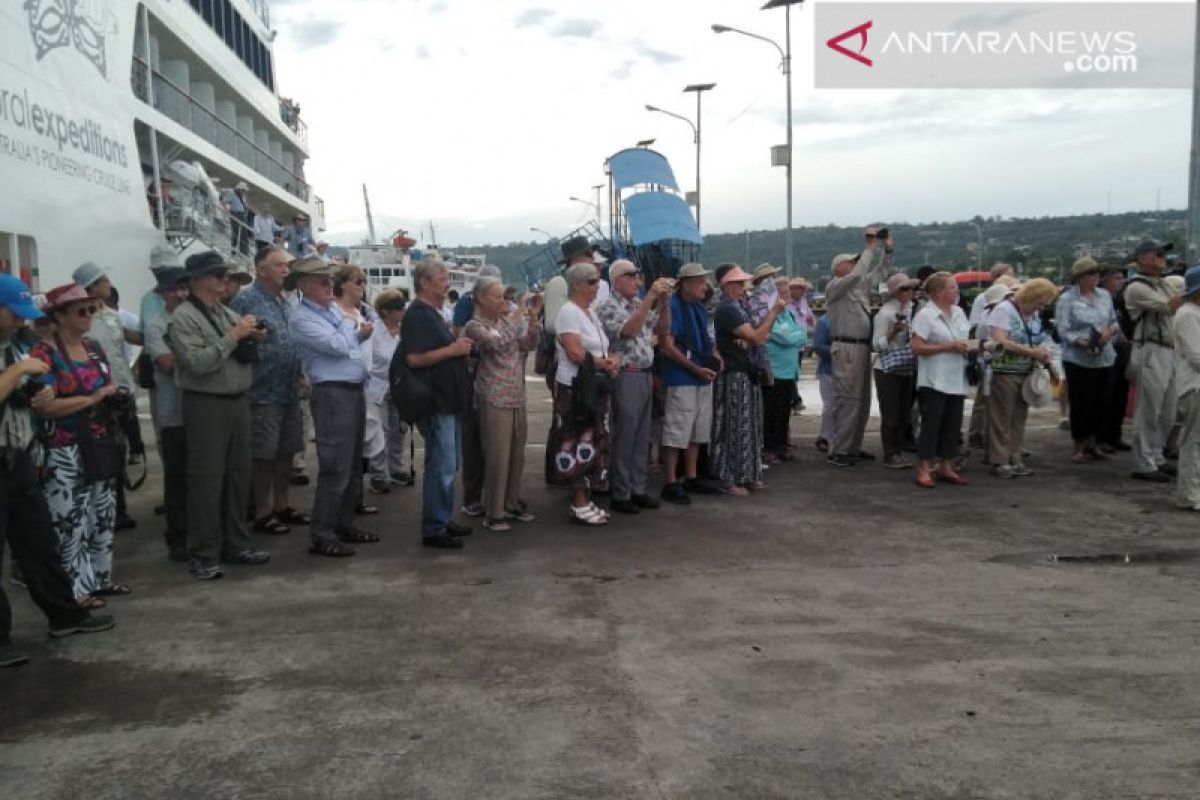 106 Wisman kunjungi Baubau dengan kapal pesiar