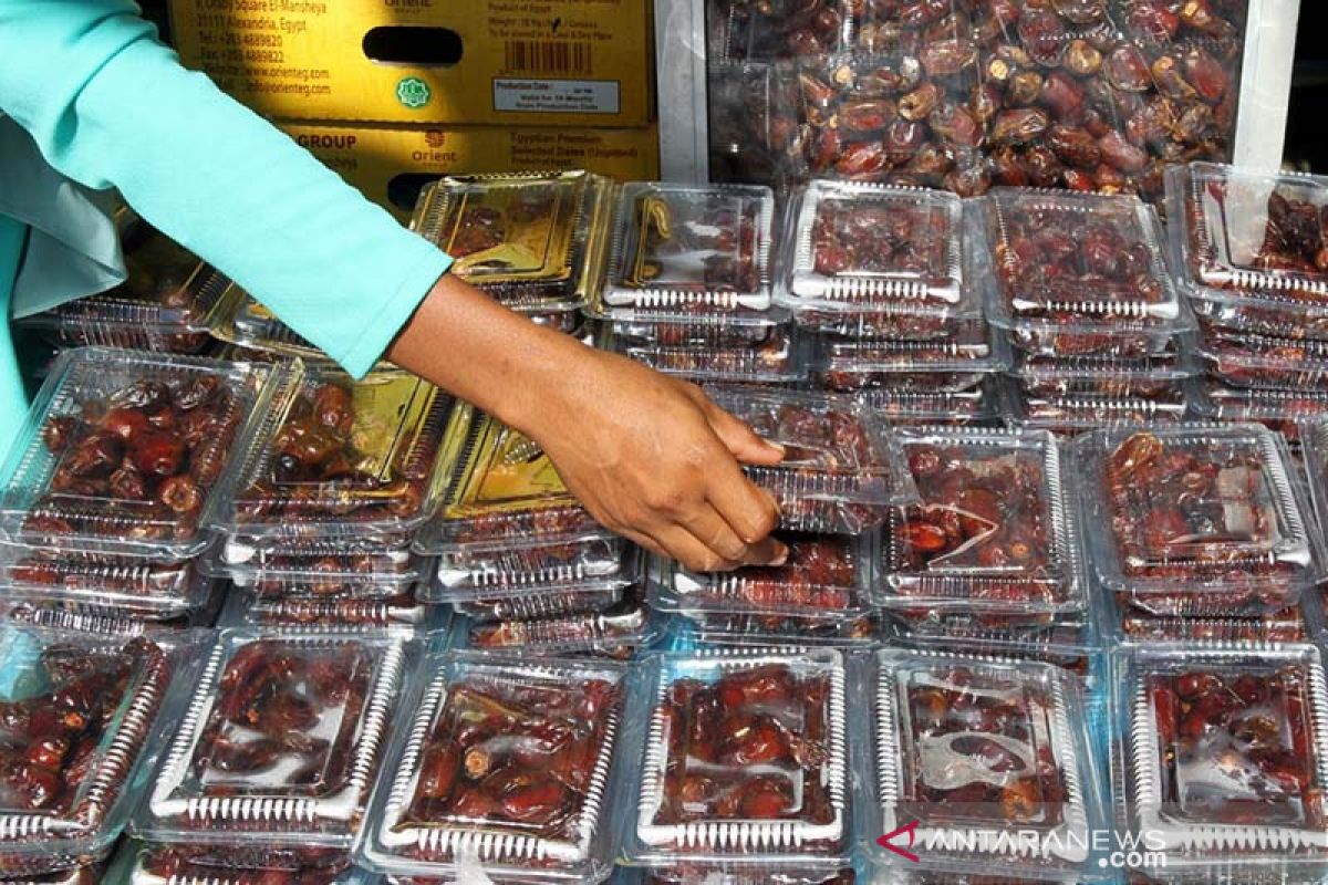 Penjual kurma musiman