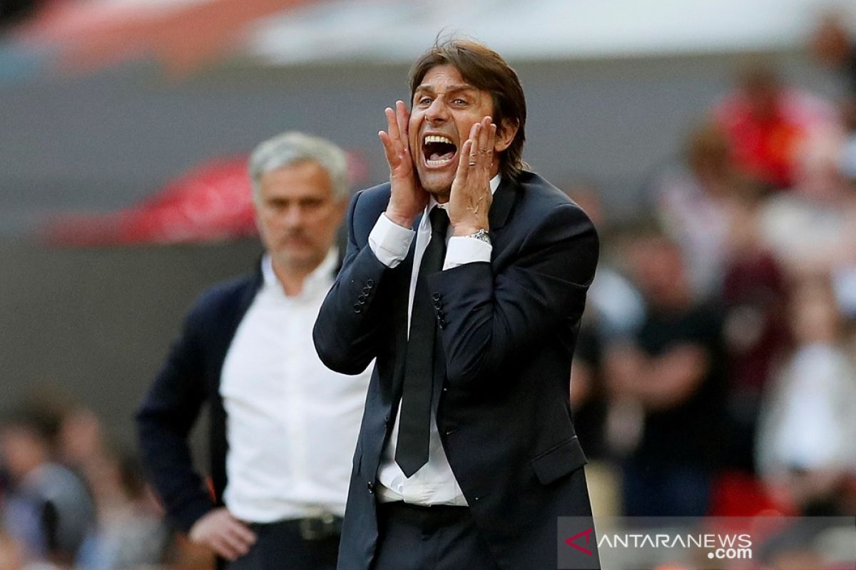 Conte tepis kabar latih Roma