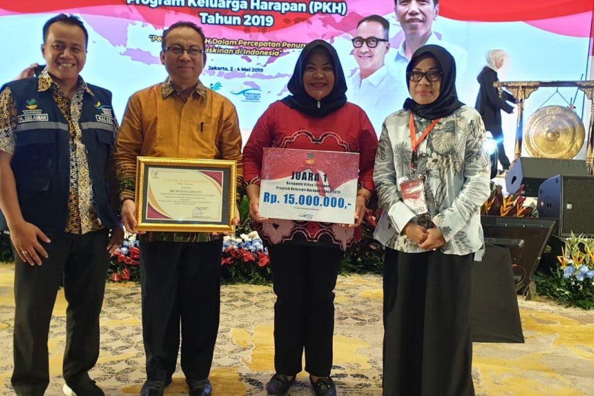 Tabalong PKH assistant wins the best testimonial video competition