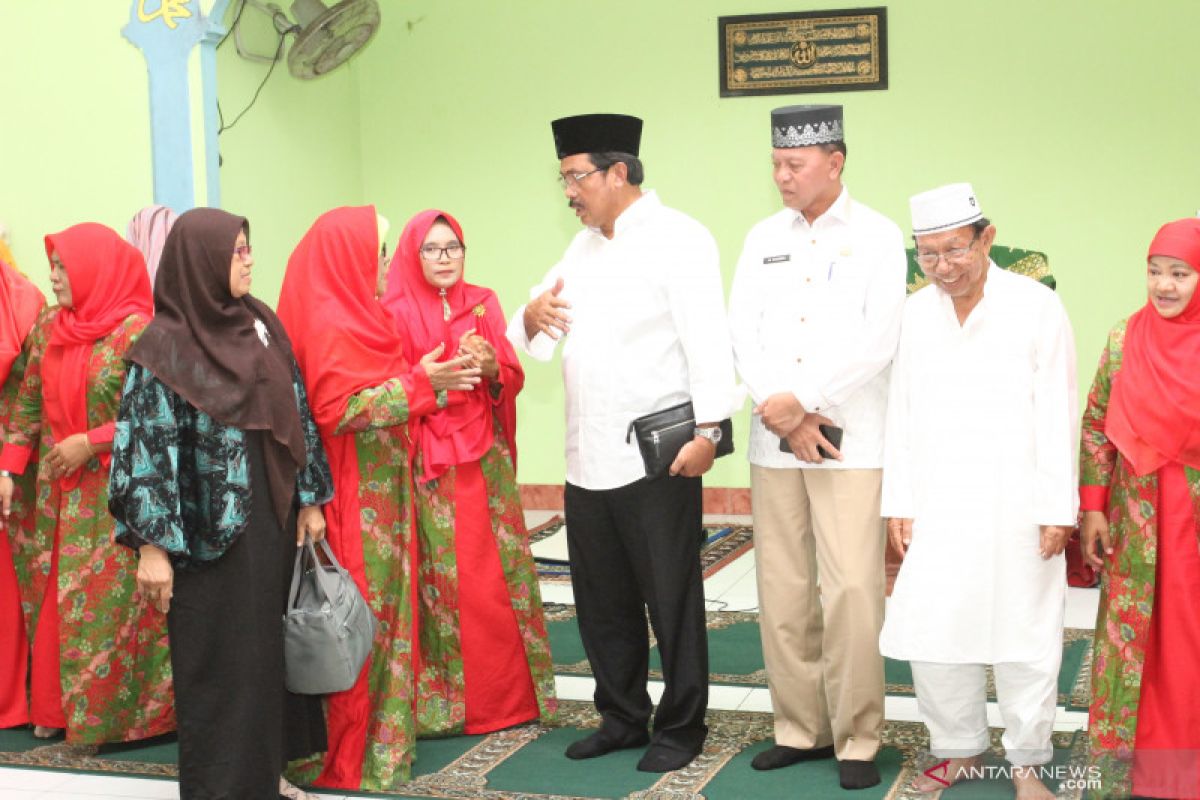 Puluhan ibu lansia di Tanjungpinang ikuti pesantren Ramadhan