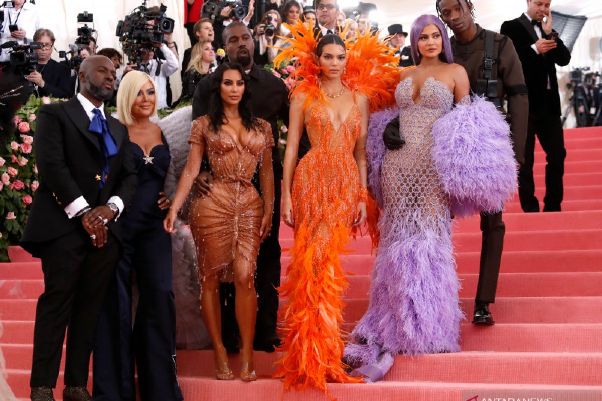 Kim Kardashian dan Kanye West sambut kehadiran anak keempat