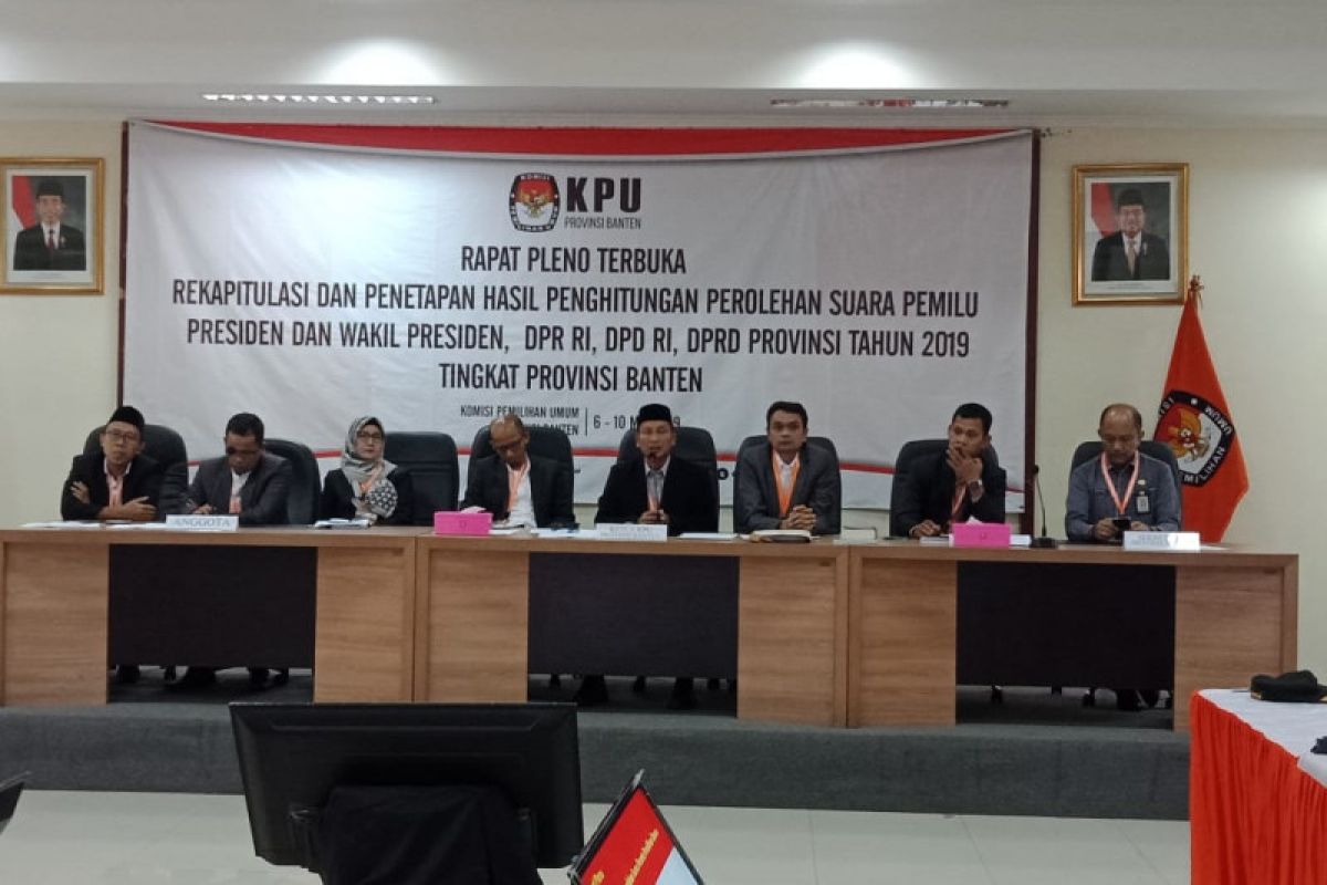 KPU Banten  rapat pleno rekapitulasi hasil Pemilu 2019