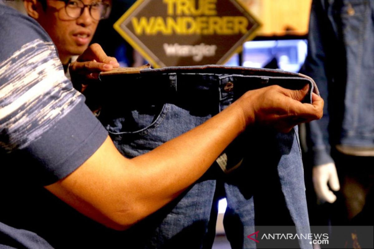 Wrangler luncurkan jeans berefek dingin yang tahan air