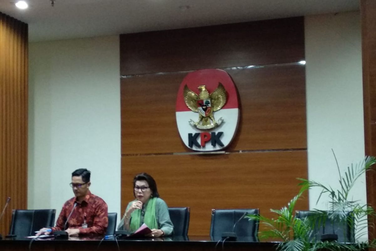 KPK tetapkan Bupati Solok Selatan tersangka korupsi