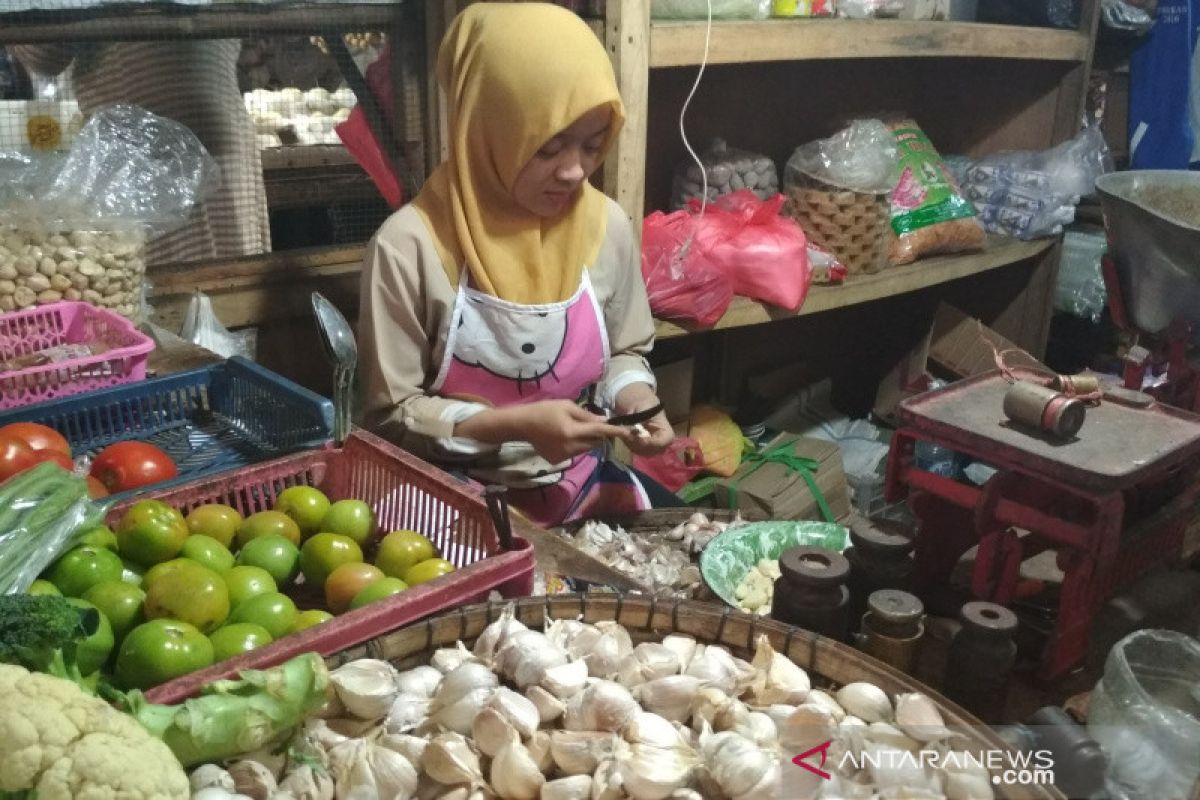 Harga bawang putih di Kabupaten Kudus masih tinggi