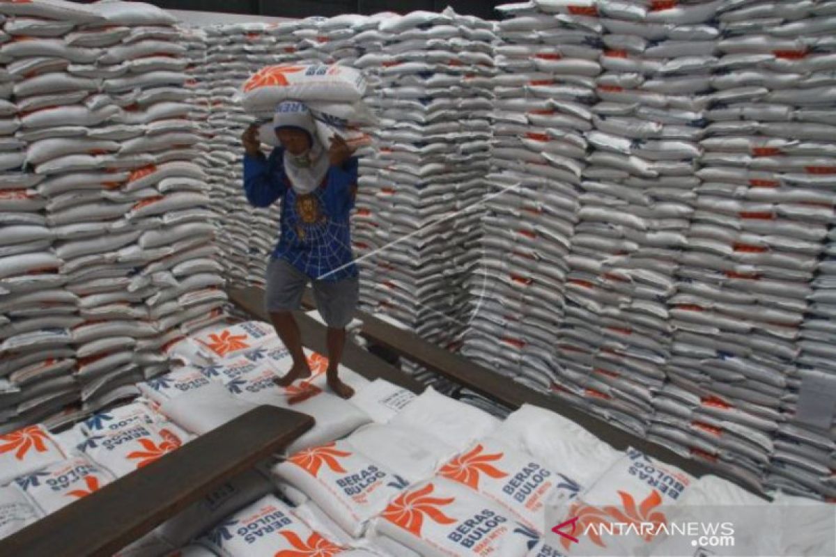 Bulog Malang siapkan 3.900 ton beras untuk bansos
