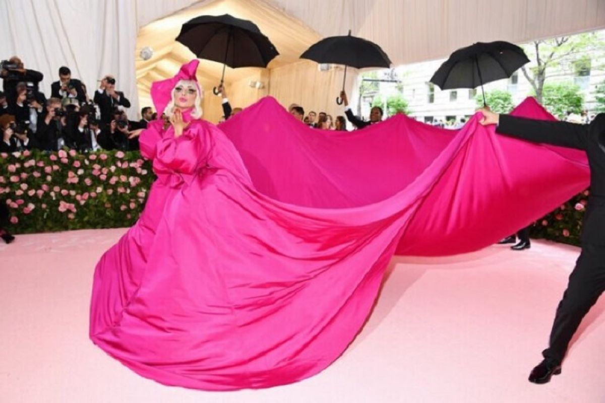 Kostum Lady Gaga curi perhantian di Met Gala 2019