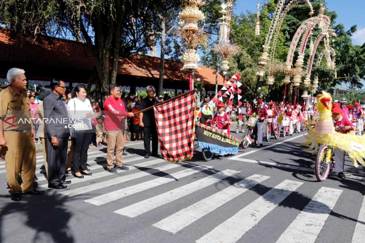 Wabup Bangli lepas peserta karnaval sepeda hias HUT ke-815