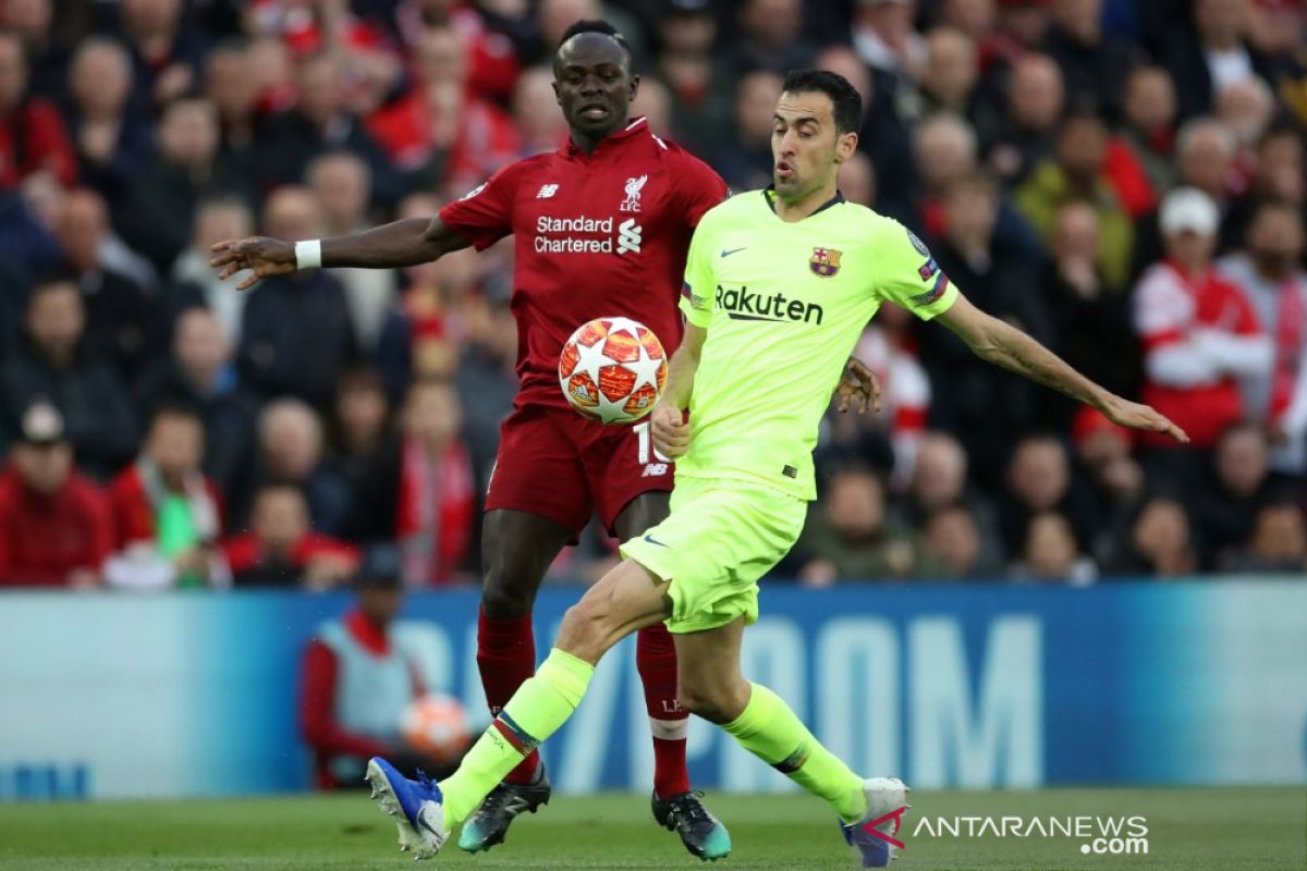 Busquets akui dua gol Wijnaldum bikin Barcelona panik dan bingung