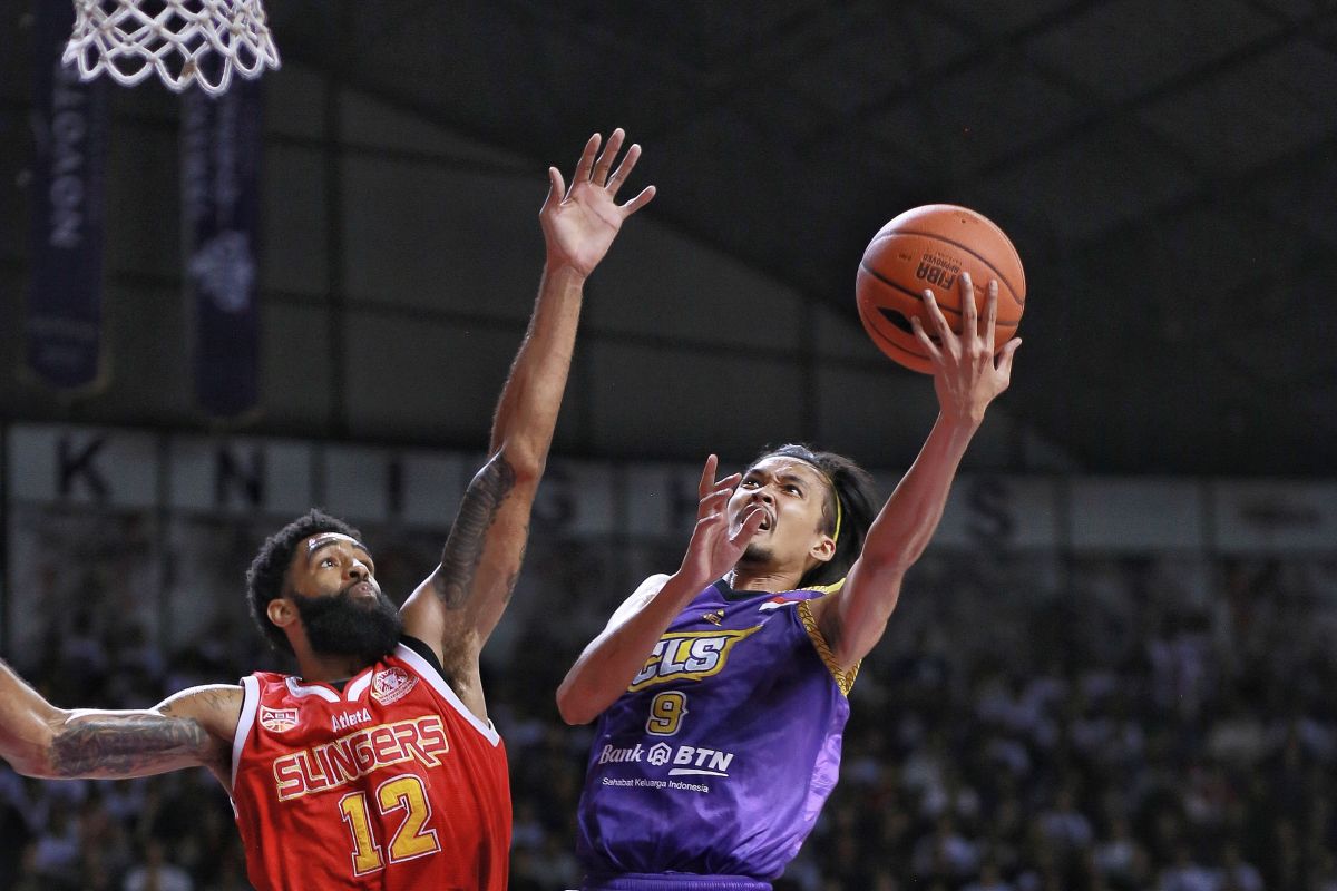 Slingers hapus keangkeran Kertajaya, ungguli CLS 2-1