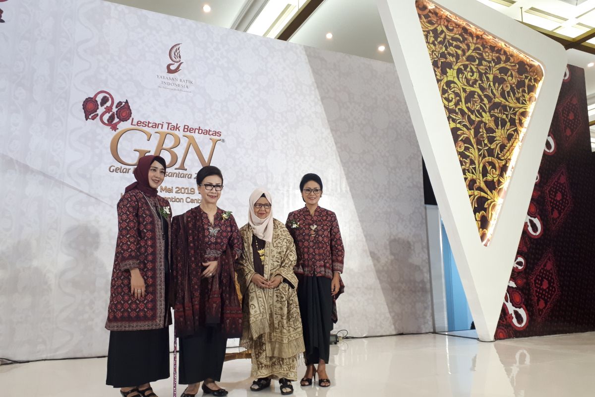 Yayasan BatikIndonesia sebujt batik telah berkembang tak berbatas