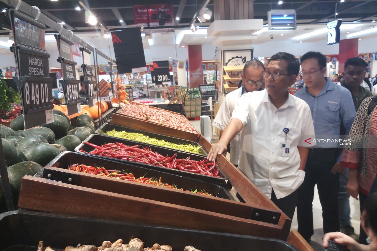 Staf Ahli Mendag turun langsung pantau harga bahan pokok di Kupang
