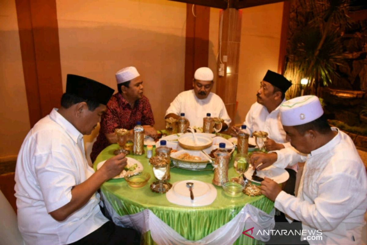 Pererat silaturahmi, ASN Tapsel buka puasa bersama