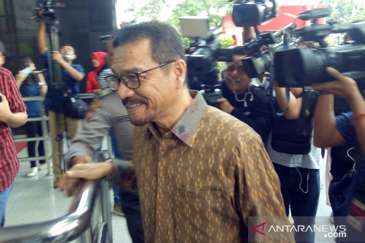 Former home minister faces KPK interrogation over e-ID graft case