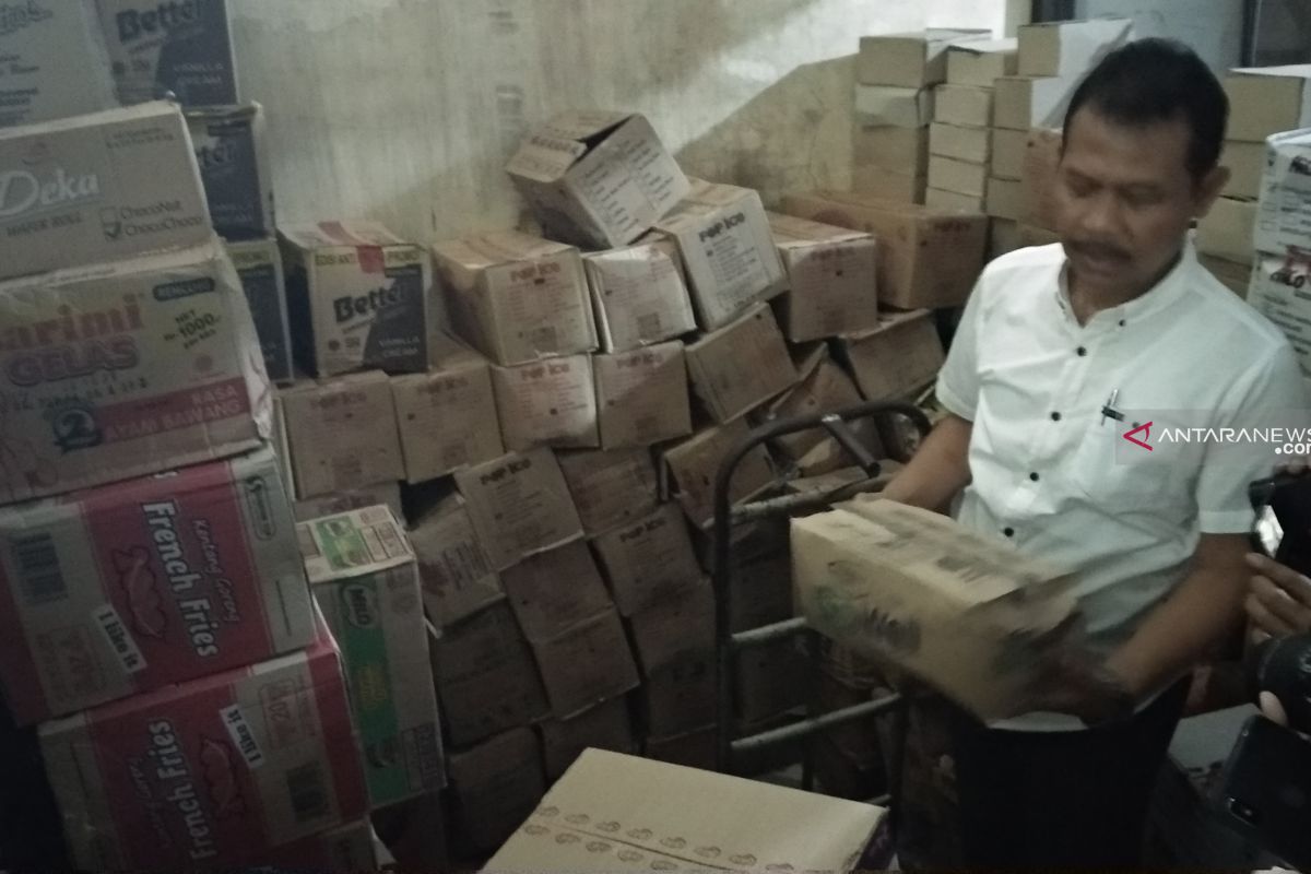 Gudang penyimpanan produk pangan di Tulungagung tidak higienis