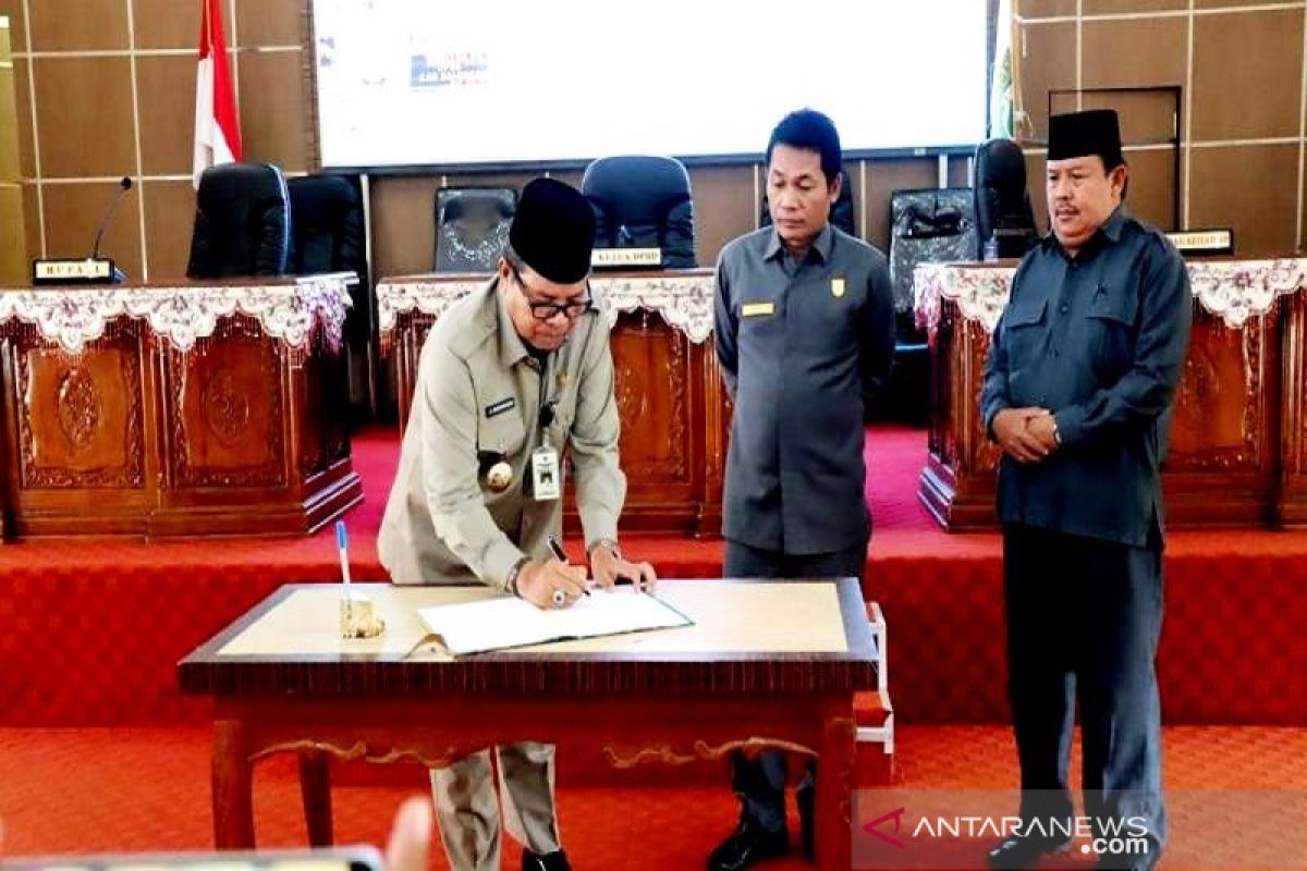 Raperda Propemperda 2019 Tentang Kelembagaan Adat Dayak di Setujui