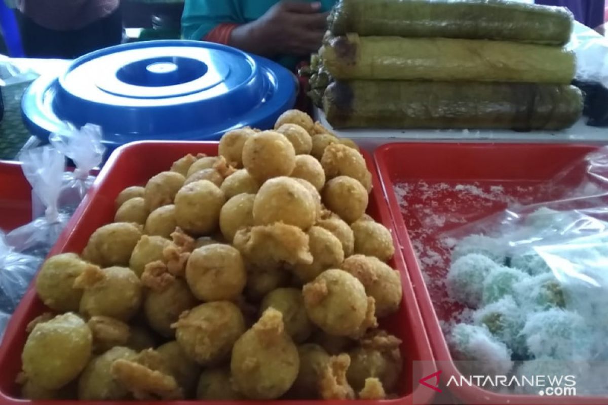 "Sala lauak" dan ketupat ketan jajanan favorit Pasar Benhil