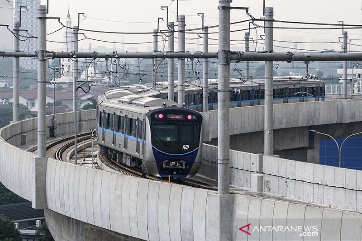 Stasiun Bundaran HI ditutup sementara Rabu siang