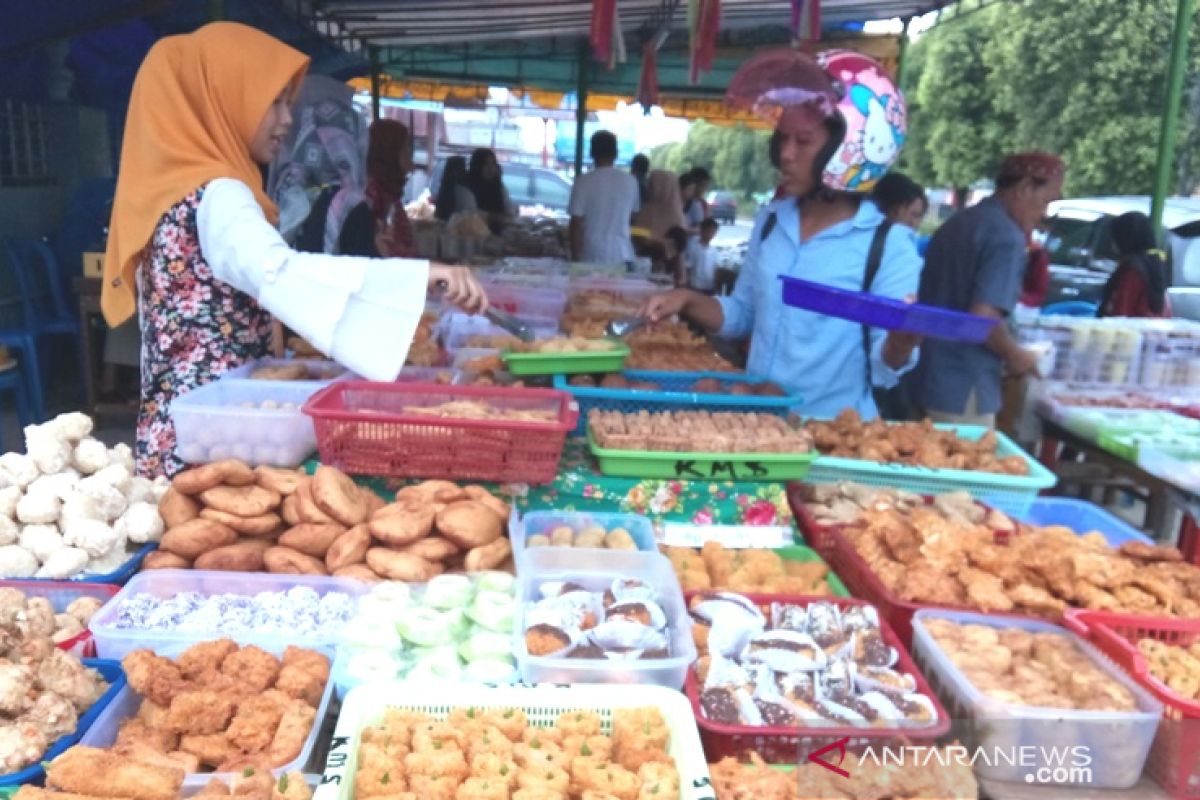 Berburu makanan-minuman buka puasa di sore hari