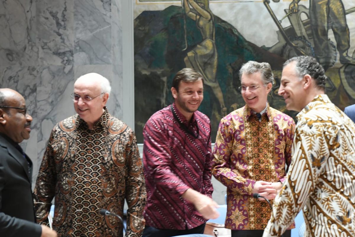 Menlu RI pimpin DK PBB, peserta sidang sepakat pakai batik