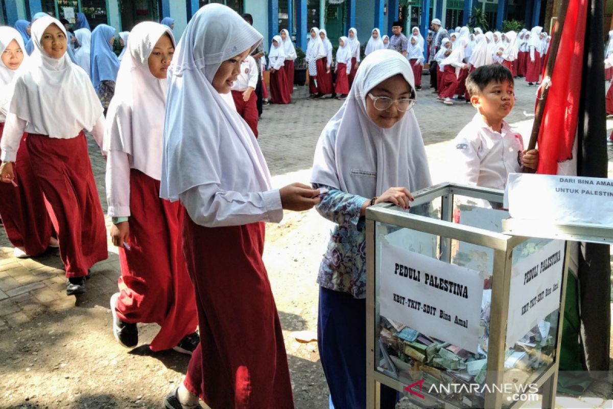 Donasi untuk Palestina, pelajar di Semarang gelar aksi solidaritas