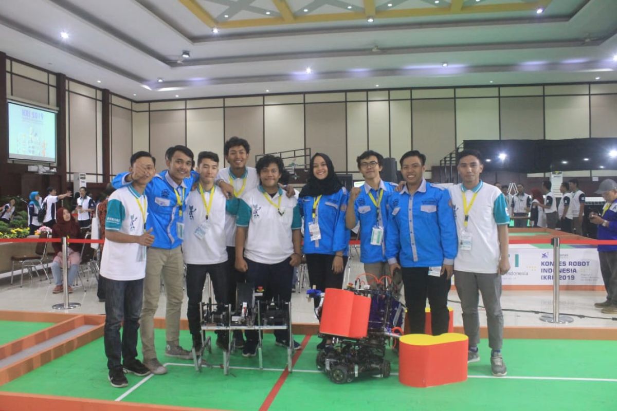 Universitas Telkom dan Uhamka juara Kontes Robot Indonesia (KRI)